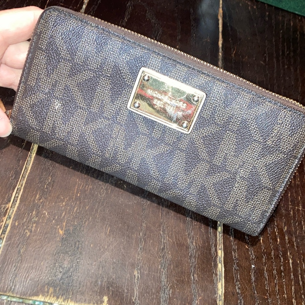 Michael Kors brown zipper wallet